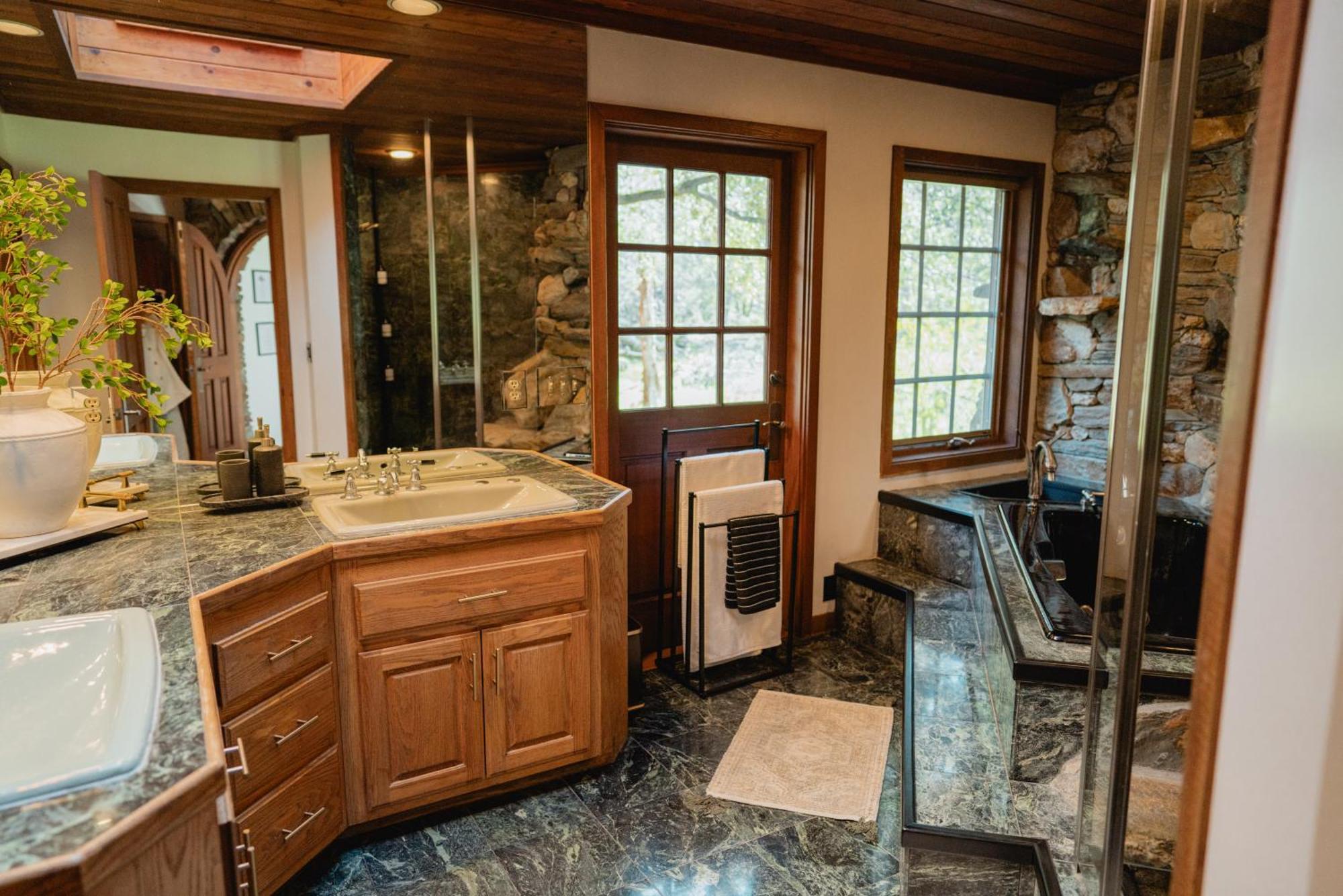 Stone House By Casa Oso, Hot Tub, 43 Private Acres With Hiking Trails Villa Mariposa